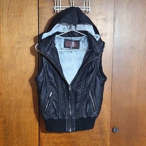 NWOT YMI faux fur lined pleather zip up vest sz M